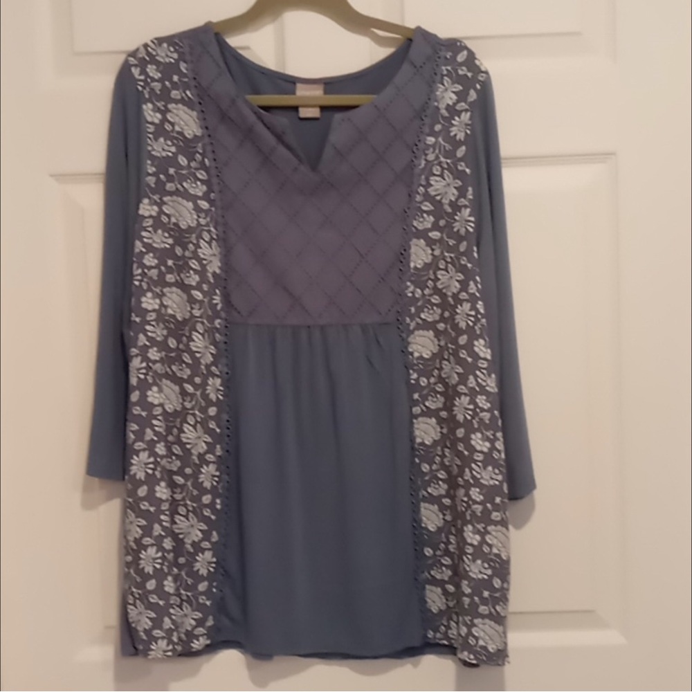 Great condition, pretty Chico tunic.  Size 3